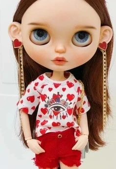 T shirt and pant Новая модная крутая футболка с красным сердцем для девочек популярные джинсовые шорты красные джинсы для Blyth Licca 1/6 аксессуары для кукол, Одежда для кукол - Цвет: T shirt and pant