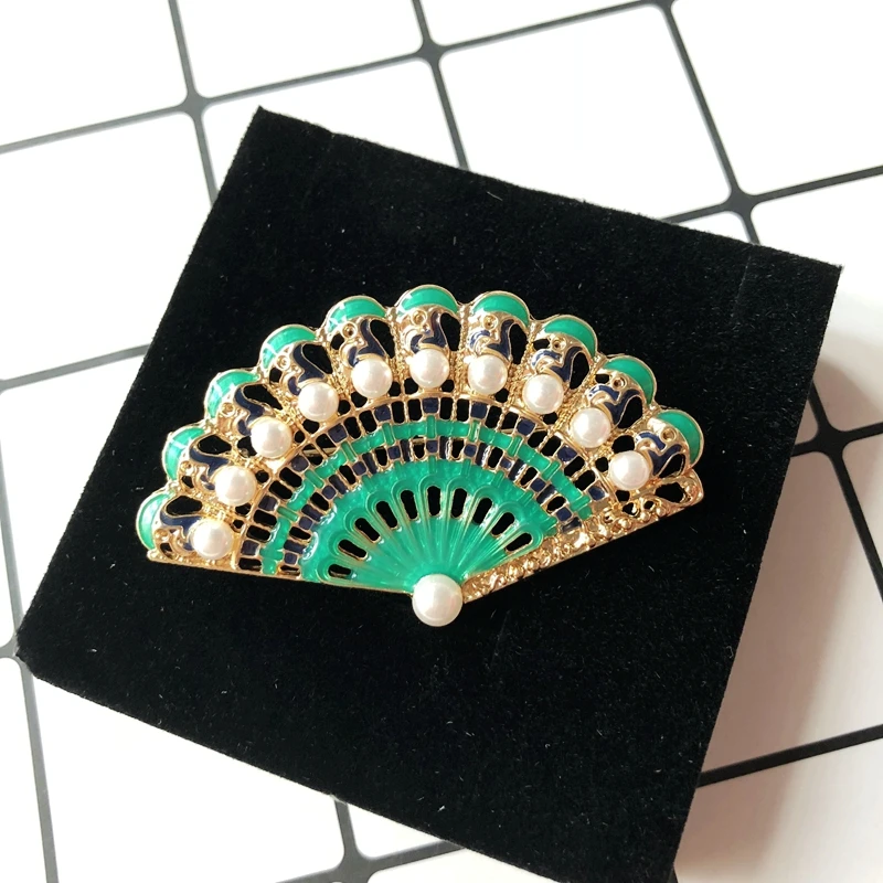 

New Sweet Pearl Green Fan Elegant Enamel Brooches Vintage Fashion Jewelry