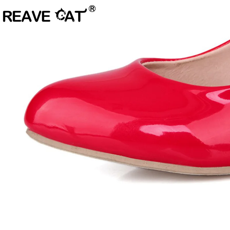 REAVE CAT/Новые модные женские туфли с острым носком; Sapatos femininos; сезон весна-лето; лакированные блестящие туфли на среднем каблуке; Цвет Черный; QL4773