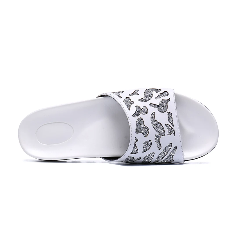 

Summer white rivet diamond slippers fashion Genuine leather open-toed Roman thick-soled men's sandals men falt slippers