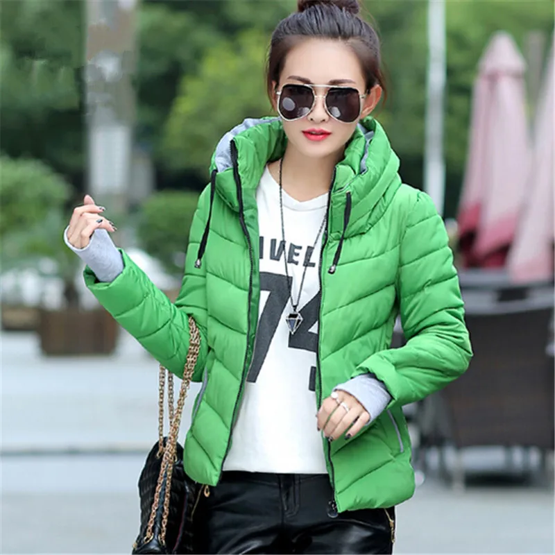 Женская короткая куртка с хлопковой подкладкой свободная теплая пуховая размера