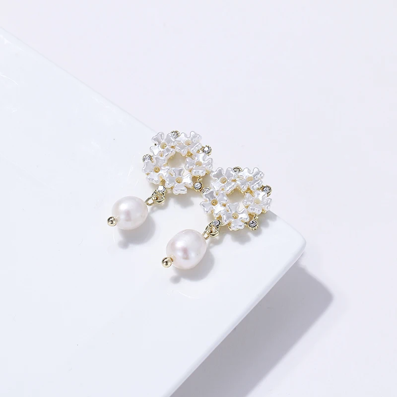 Yhpup модные изысканные медные серьги с натуральным жемчугом и цветком кубическим