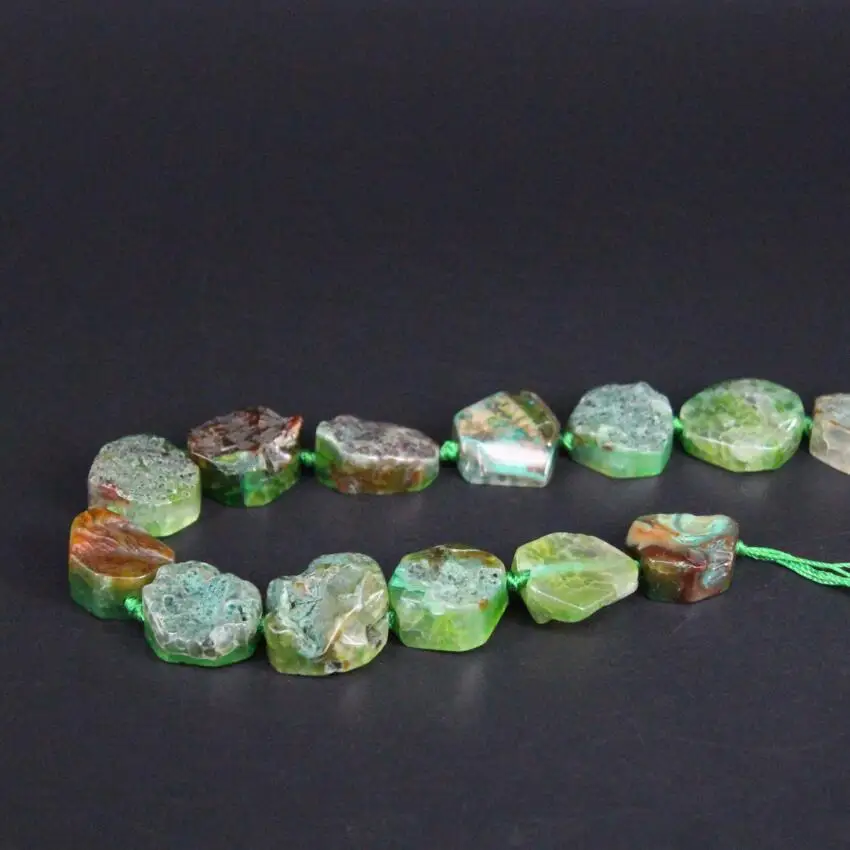 Необработанные агаты из зеленых звездочек дракона с трещинами цепей бусины