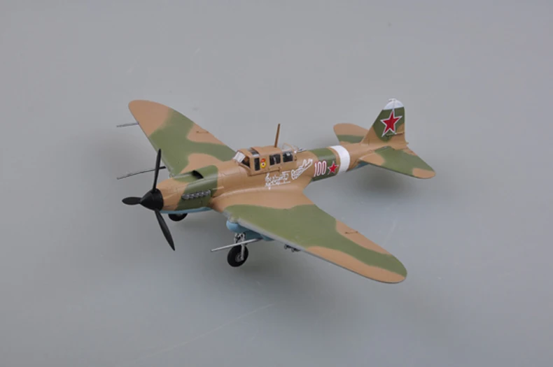 Модель Trumpeter Готовая модель IL-2M3 1/72 36411