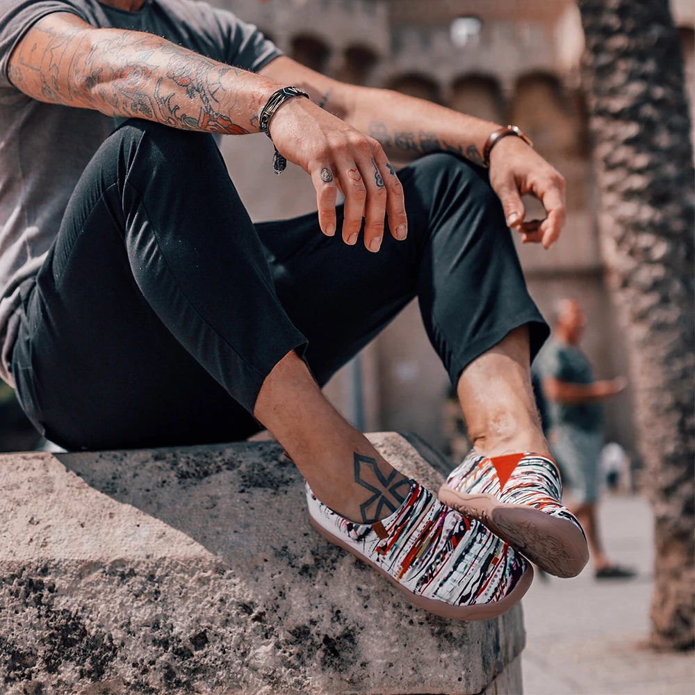 UIN Мужская парусиновая обувь с круглым носком раскрашенная по правде модные