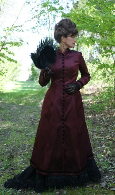 History!Customer-made Red Victorian dress 1860s Civil war Dress Scarlett Theater Costume Halloween Renaissance V-516 |