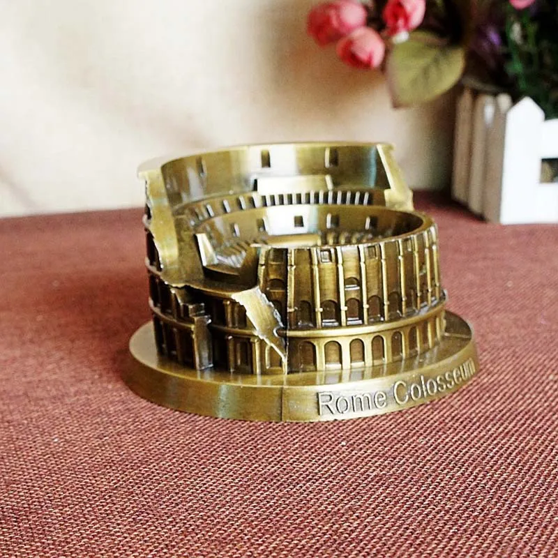 Всемирно известный памятником архитектуры Римский Колизей фигурки Металл