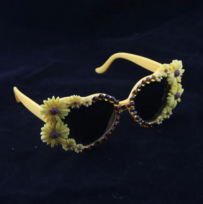 Женские солнцезащитные очки в стиле барокко большие с кристаллами ретро летние