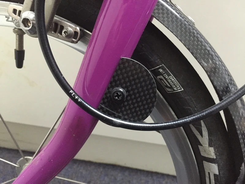 

Folding bicycle brake line baffle carbon fiber 3.4g baffle + bolt for brompton front brake line limit