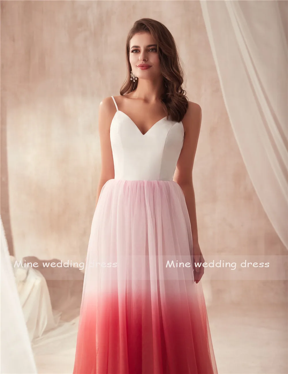 Платье трапециевидной формы на тонких бретельках модное разноцветное платье для