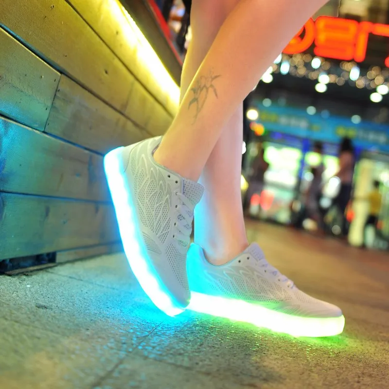 Led Женщины плоские с зимой Новый теннисный светодиодные Отдыха Повседневная