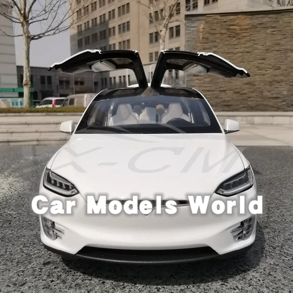 Литая под давлением модель автомобиля для модели X (белая) 1:18 + маленький