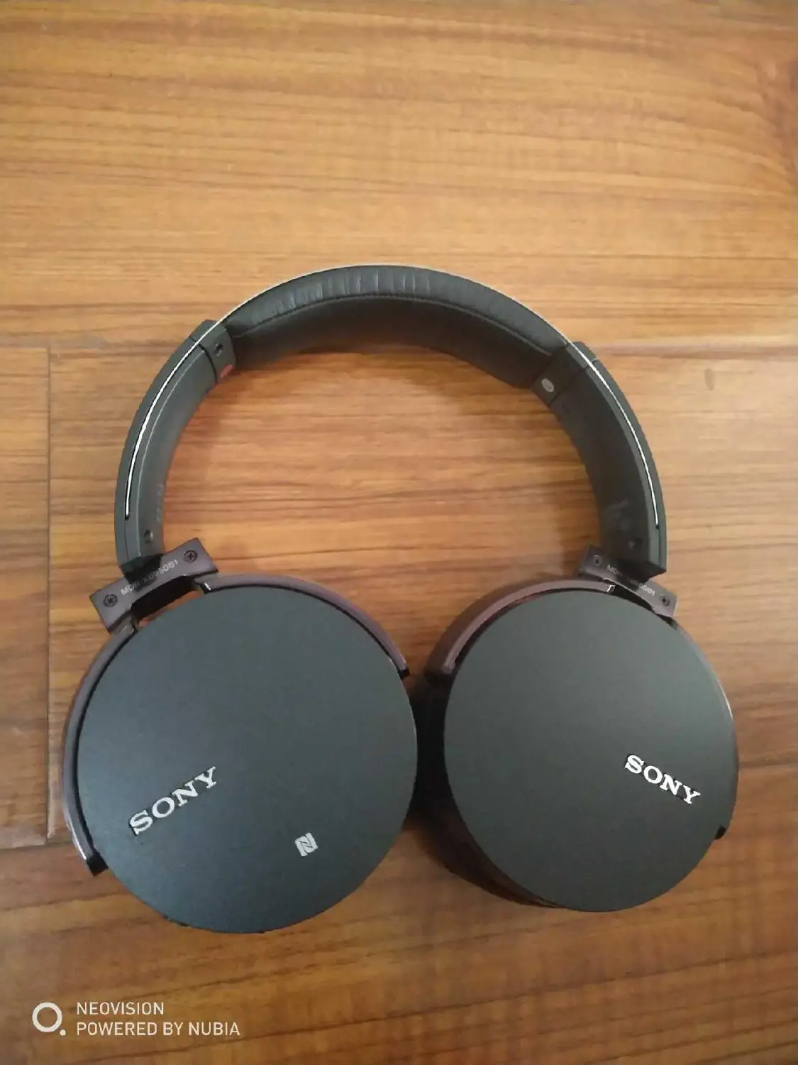 Б/у беспроводные наушники SONY с дополнительными басами и управлением через
