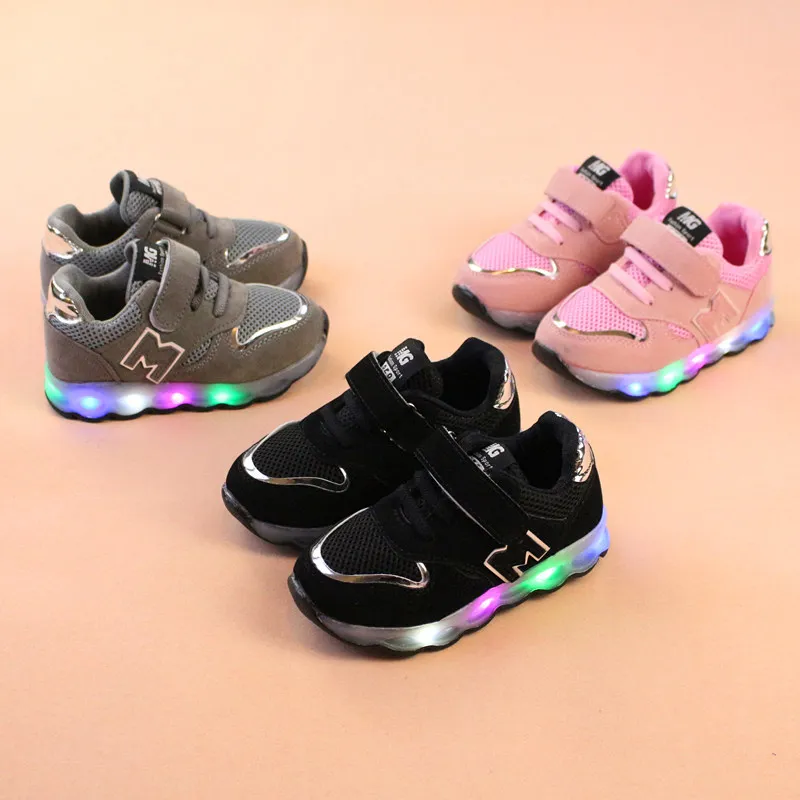 New M Word with Lamp Luminescent Shoes LED Male Girl Toddler Sneakers Boy Kids Fabric 2018 Children Rubber PU Unisex | Детская одежда и