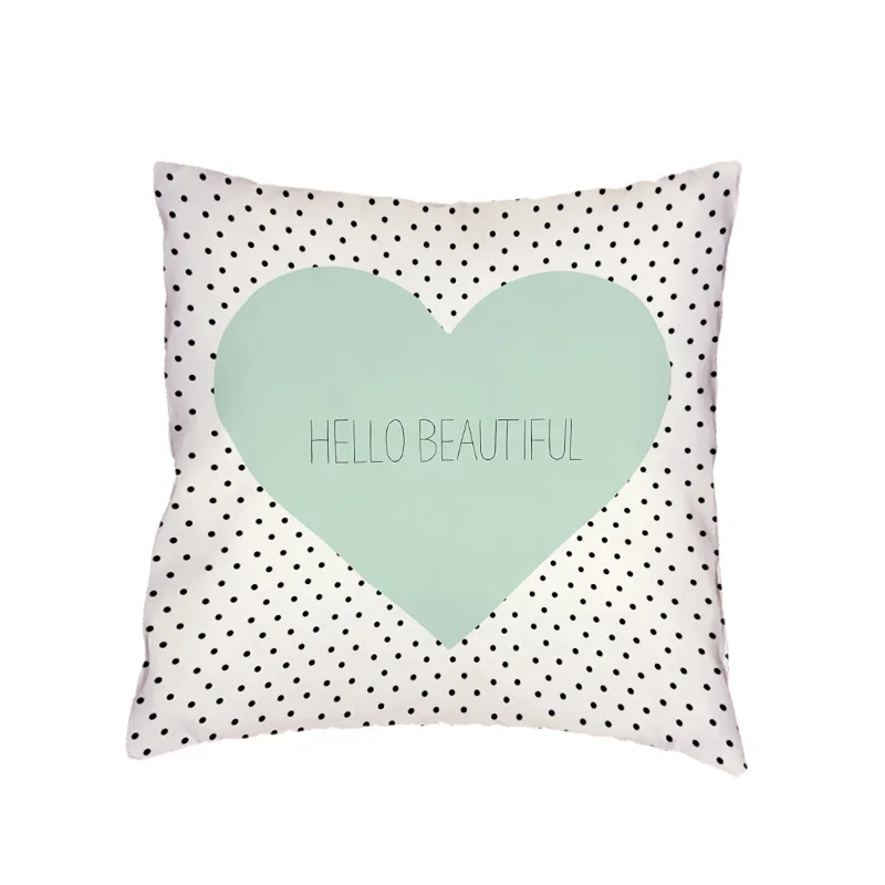 Минималистичная белая наволочка для подушки черно с волнистыми сердцами