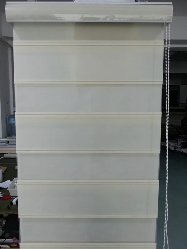 Выполненные на заказ полупрозрачные жалюзи Зебра в бежевом цвете Популярные