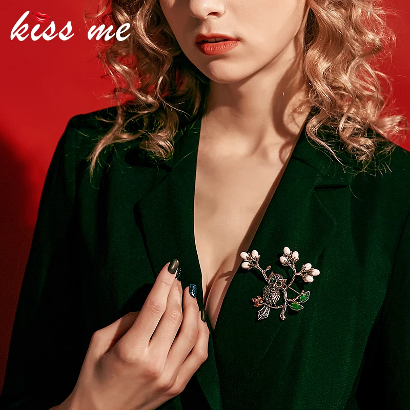 Женская Винтажная брошь KISS ME золотого цвета с зелеными эмалевыми листьями совы