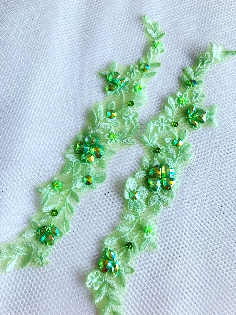 

Light green sew on flowers patches Water soluble embroidery lace applique 32*6cm