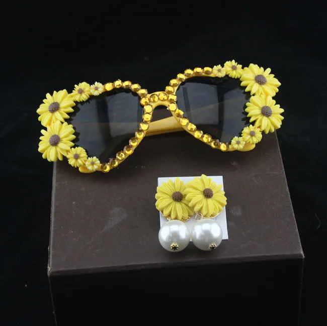 Женские солнцезащитные очки в стиле барокко большие с кристаллами ретро летние