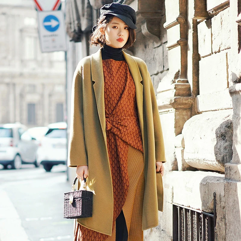 Женское шерстяное пальто INMAN однотонное с отложным воротником и поясом на весну