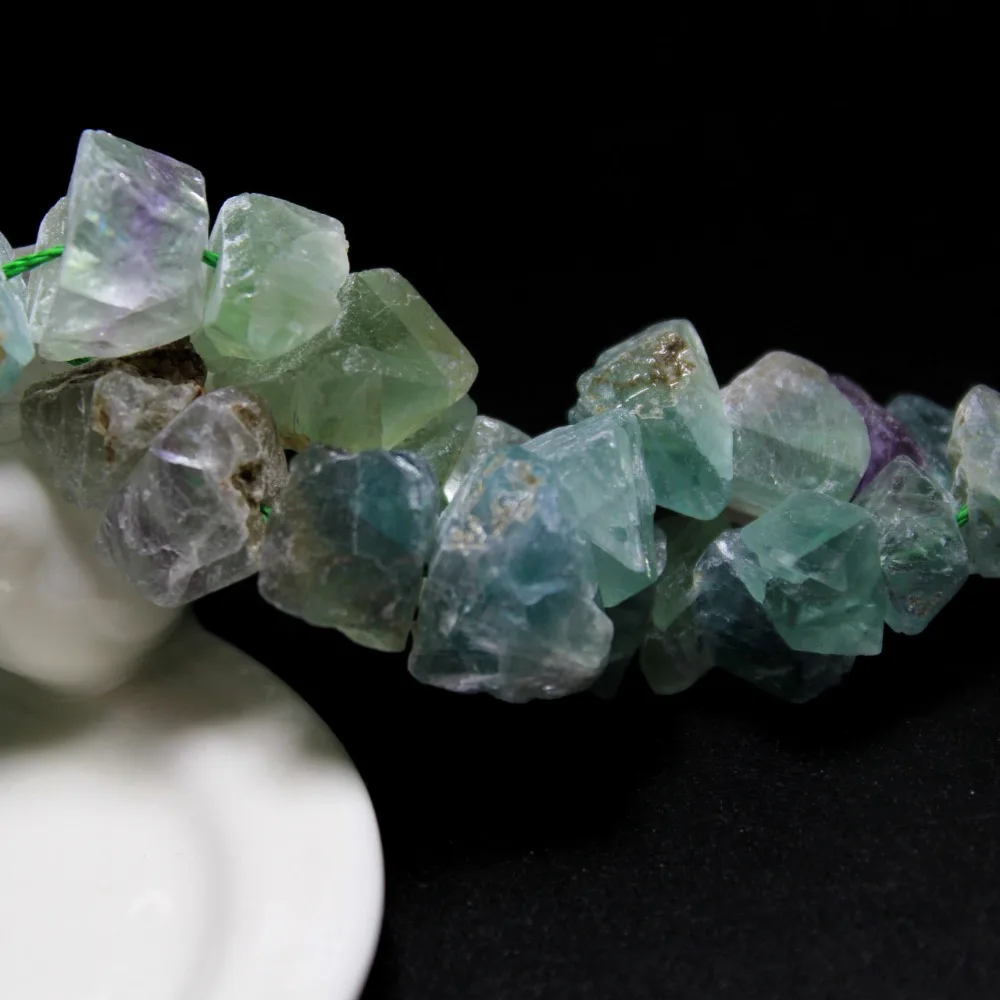 Оптовая продажа AAA + нестандартной формы флюоритовый камень бусины из