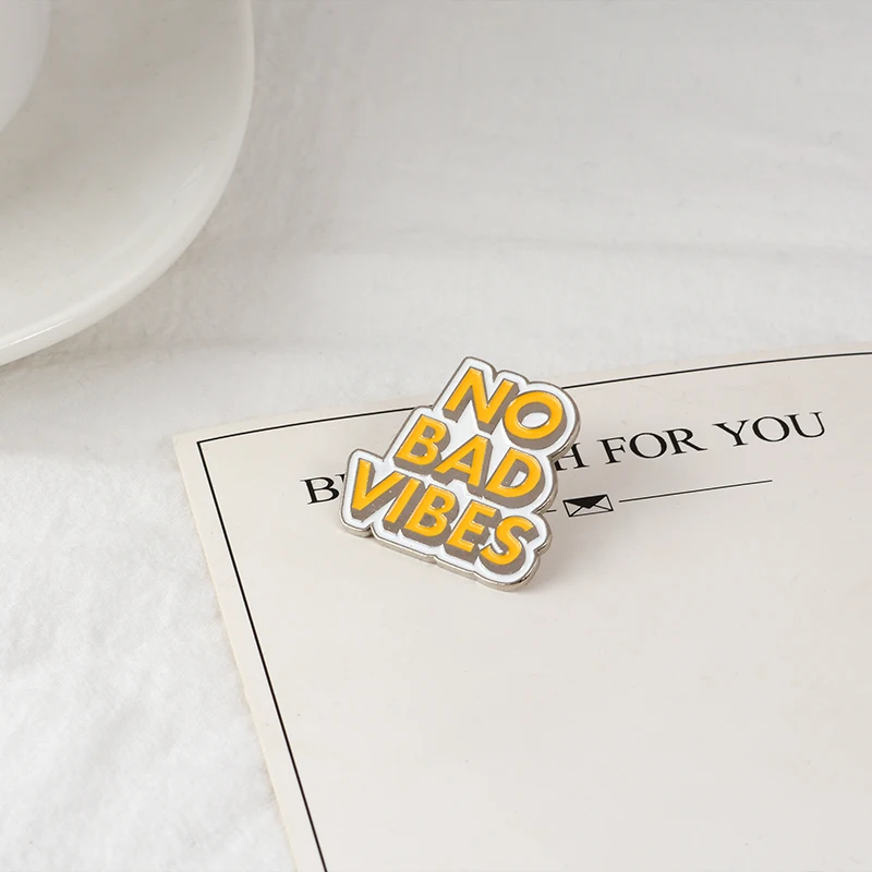 Неплохая Вибрация! Счастливая булавка вдохновляющие буквы цитаты значки Good vibes