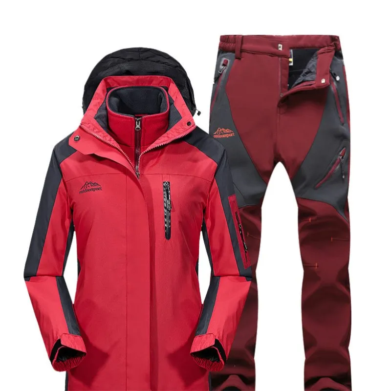 Женский костюм тройка из двух предметов для активного отдыха можно снять с