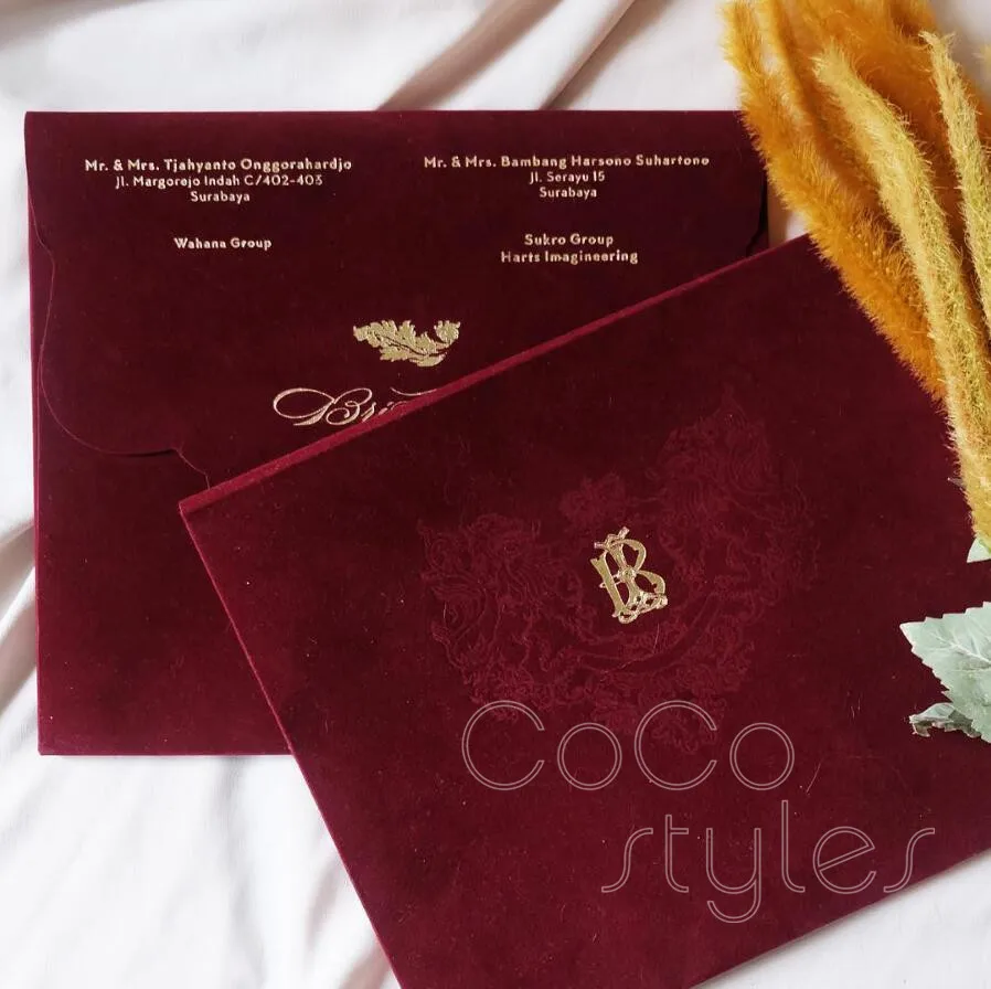 Cocostyles персонализированные Премиум винтажные фольгирование бархат свадебные приглашения с срыва логотип и конверт для Королевский стиль свадьбы