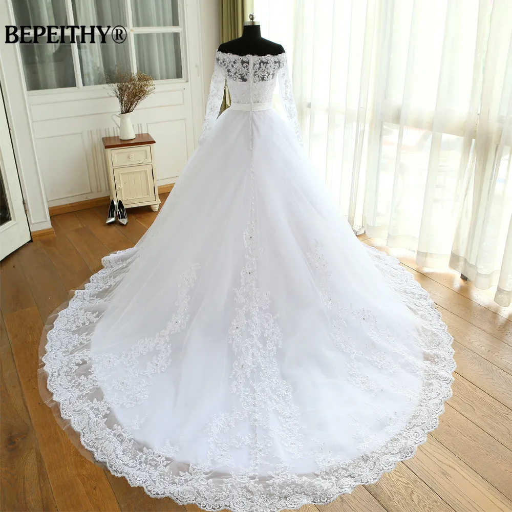 Платье свадебное длинное со шлейфом длинным рукавом и открытыми плечами|bridal