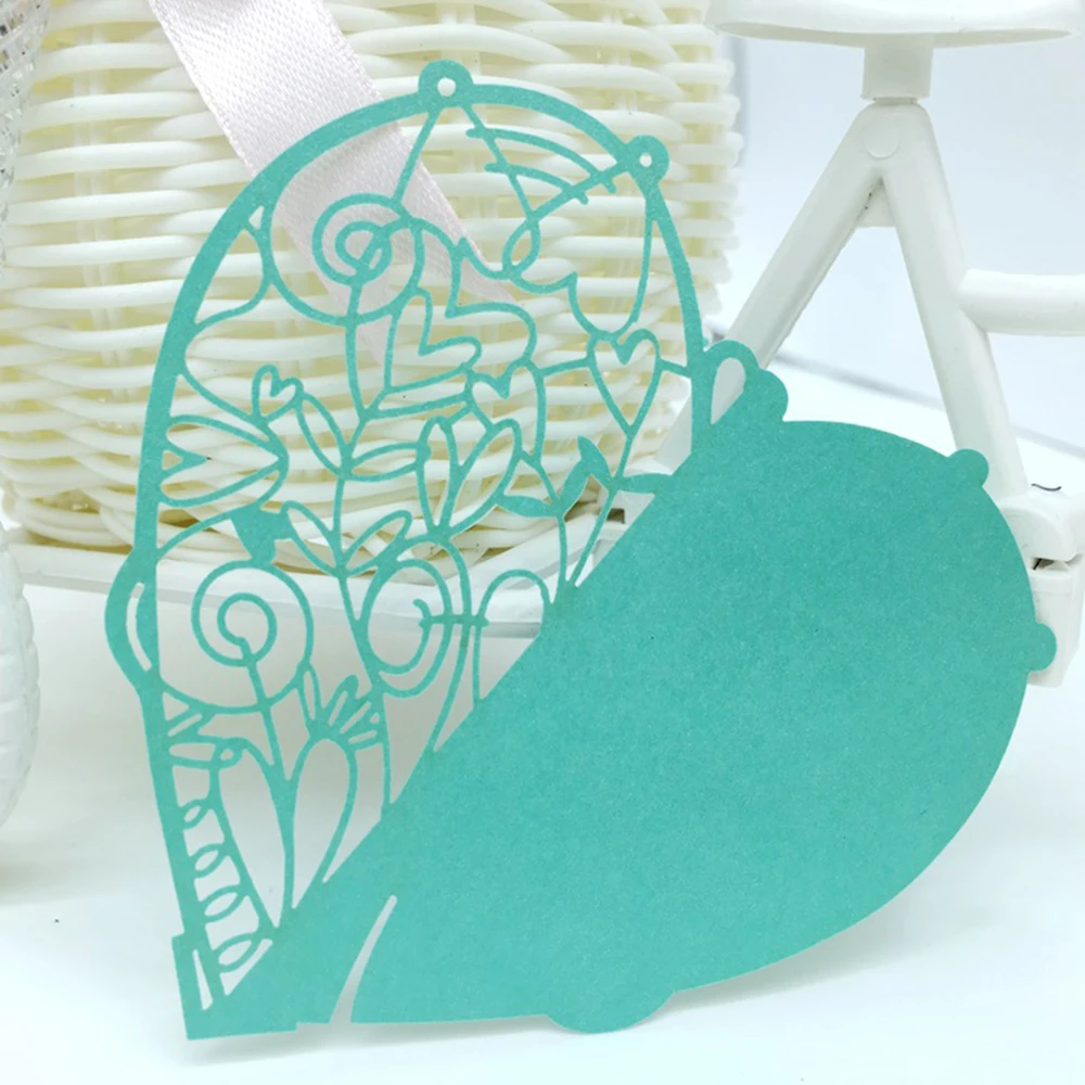 Blue Последние 50 шт/партия Свадебные украшения стола Место карты вырезанные лазером сердечки Цветочные вино стекло место карты для украшения свадебной вечеринки - Цвет: Blue