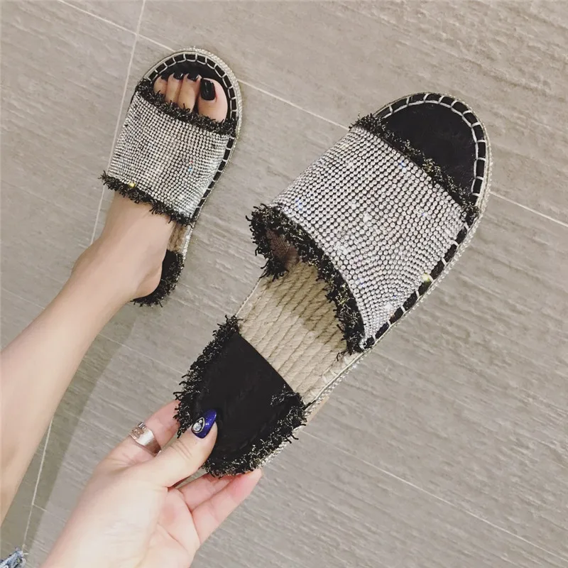 Резиновые шлёпанцы Тапочки Кожаные женские туфли на плоской подошве Modis средней