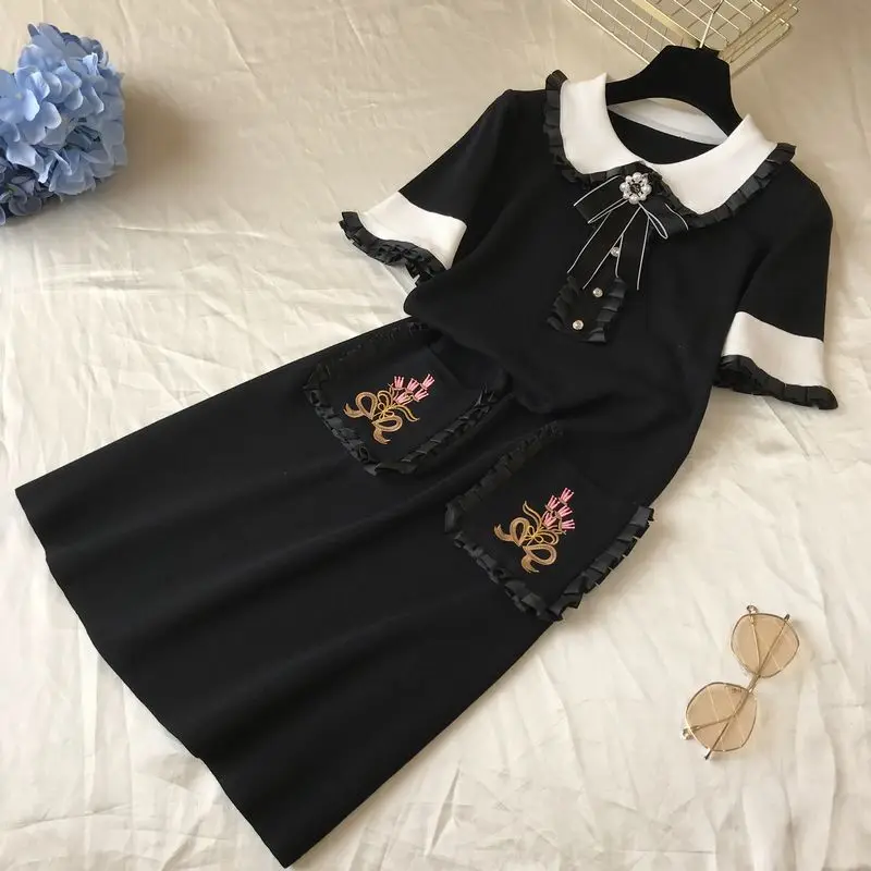 Женское трикотажное платье ALPHALMODA Черное и белое элегантное с цветочной вышивкой