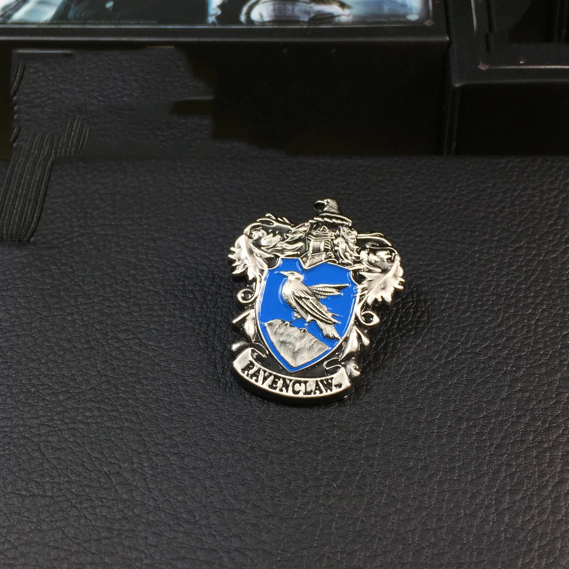 Экшн фигурки игрушки металлический бейджи аксессуары крутая коллекция брелков