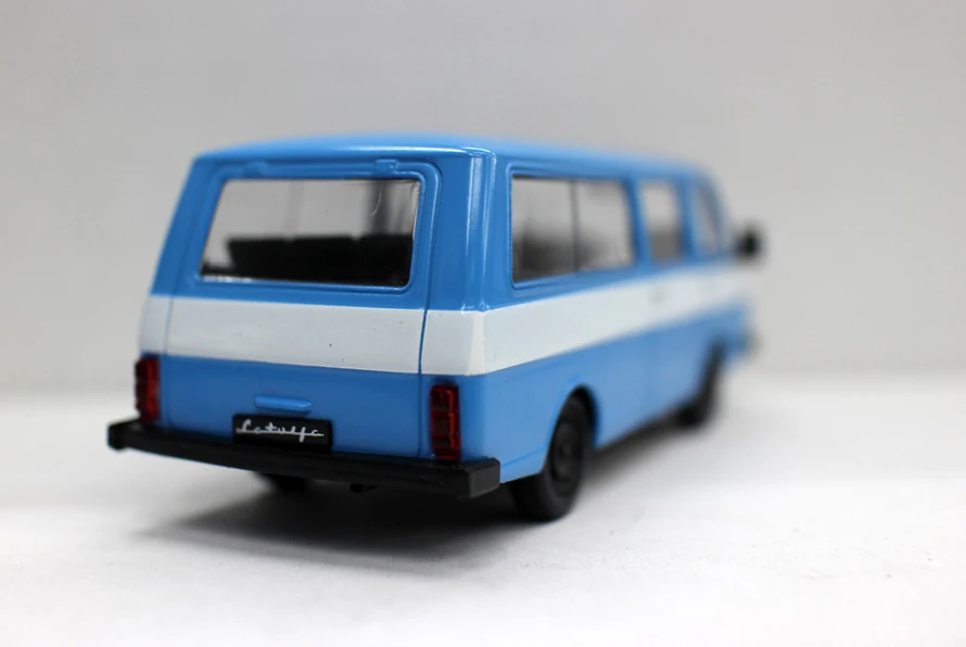 Новая советская модель автомобиля Классическая 1/43 года Специальный литейный
