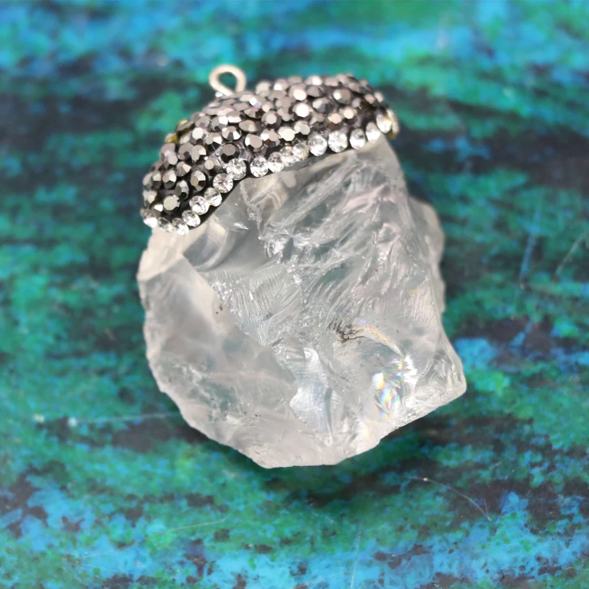 Элегантный большой кулон 32*41 мм из натурального белого хрусталя с нефритом