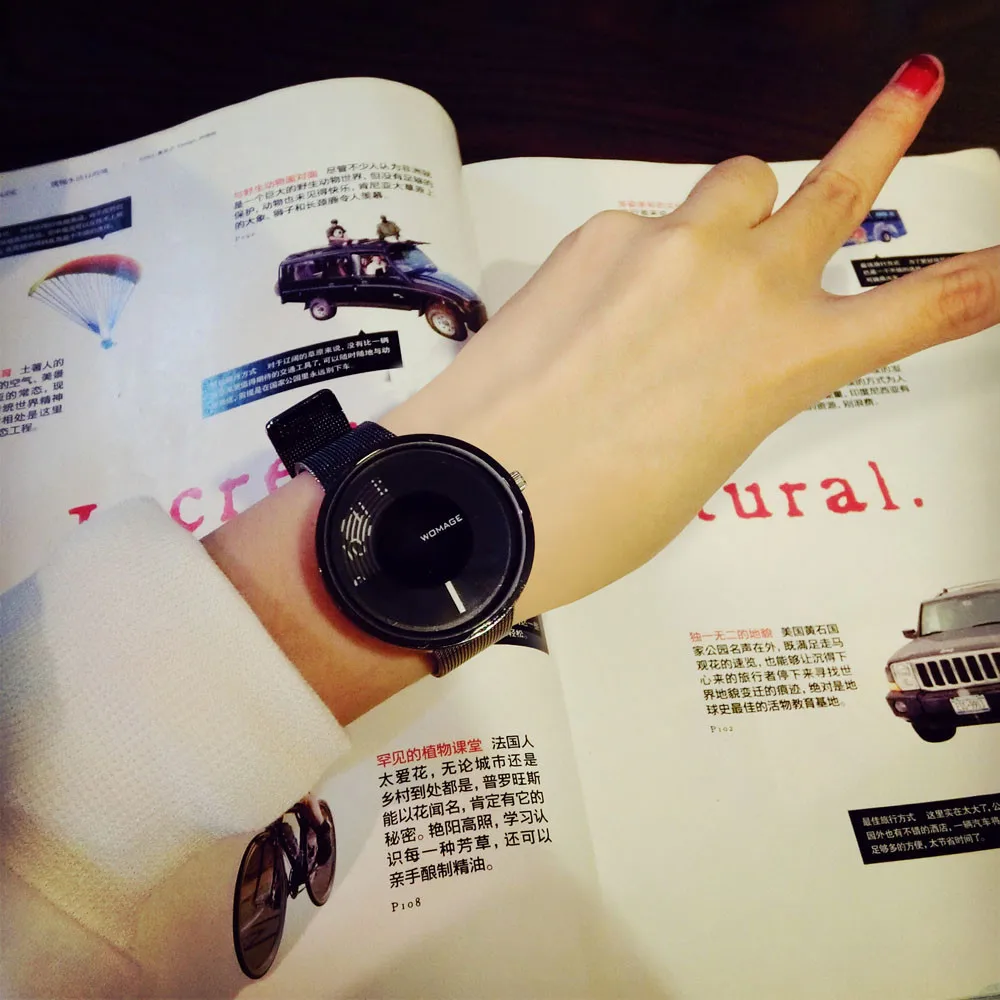 Новая концепция креативной пары для мужчин и женщин простой тренд отдыха новые