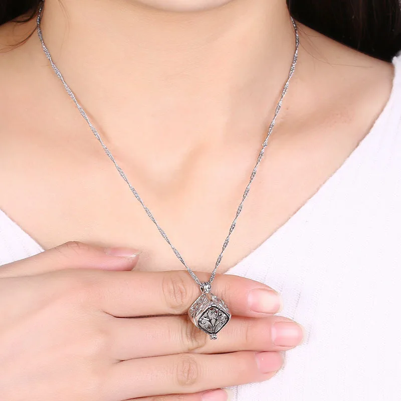 Натуральный светящийся в темноте камень кулон выдолбленный посеребренный