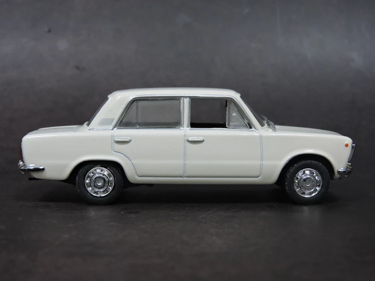Fiat Fit 125p сплав Автомобильная Модель мастер авто салон Девушки Коллекция товаров мебели для демонстрации, а не для использования