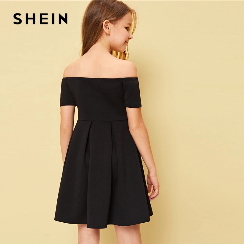 SHEIN Kiddie/черное Плиссированное элегантное праздничное платье для девочек с открытыми плечами, украшенное бусинами и жемчужинами; коллекция года; милое летнее платье трапециевидной формы без рукавов