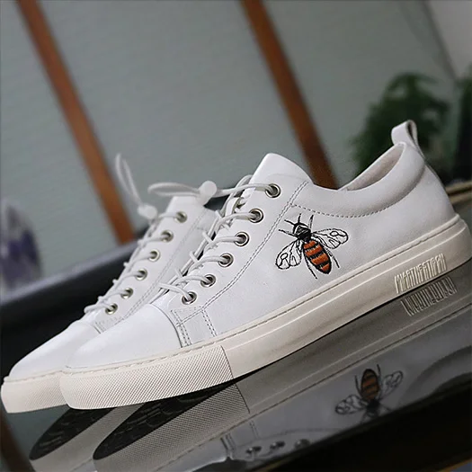 white bee Белые резиновые кроссовки; итальянская роскошная мужская повседневная обувь; обувь для катания на коньках с животным принтом; удобные кроссовки с вышивкой; сезон лето; Bee Walking - Цвет: white bee