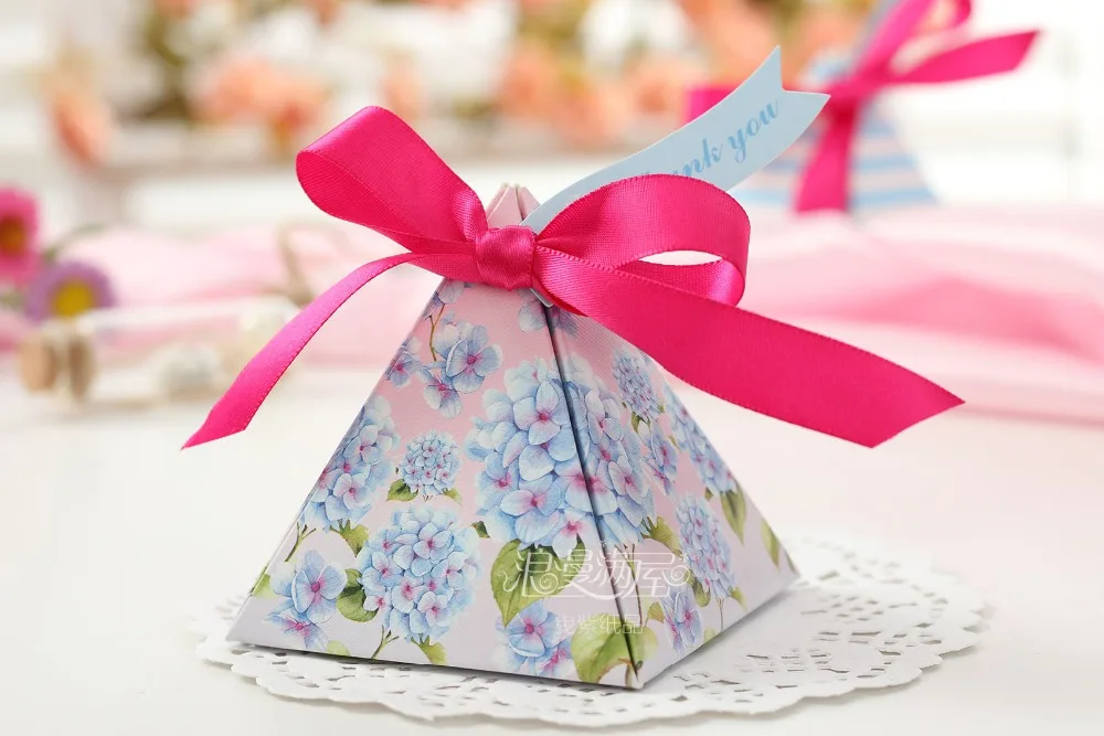 50 шт. треугольная красивая свадебная коробка конфет с цветочным принтом