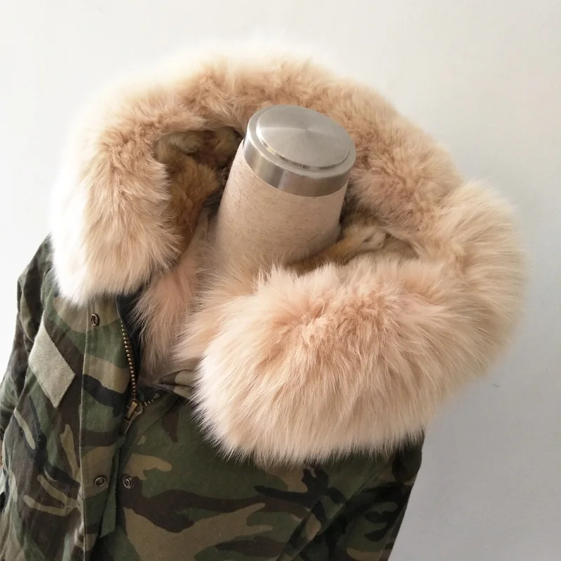Удобная теплая длинная куртка с большим воротником из натурального меха кролика