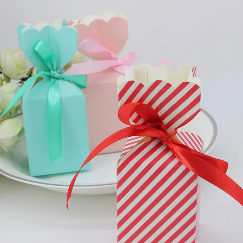 красивая упаковка подарков для детей. упаковка в виде конфеты. конфеты в упаковке. завернуть подарок конфетой. упаковка для конфет на новый год.