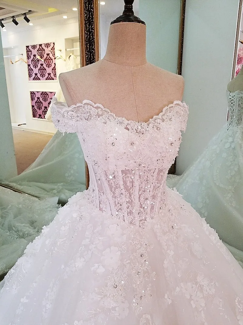 Свадебное платье с аппликацией и Королевским шлейфом винтажное бальное без