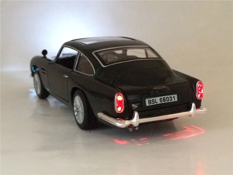 1:32 весы Aston Martin DB5 Литой Сплав металла роскошный классический спортивный автомобиль модель вытяжной задний звуковой светильник коллекция детских игрушек