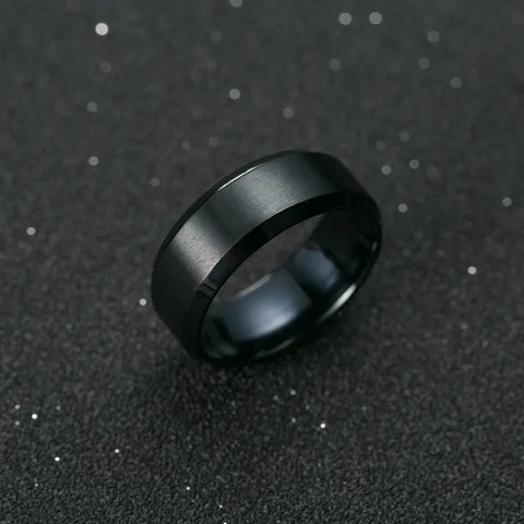 Мужское кольцо из титана черного цвета