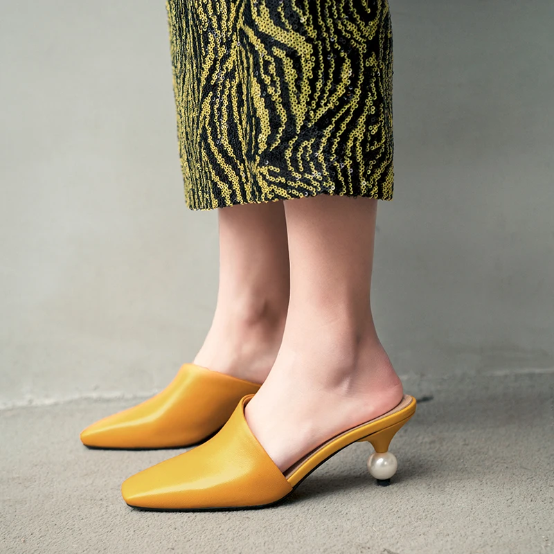 

ISNOM Pearl Unusual Heel Slippers Woman Square Toe Footwear Sheepskin Slides Shoes Female Mules Shoes Women 2019 Summer New