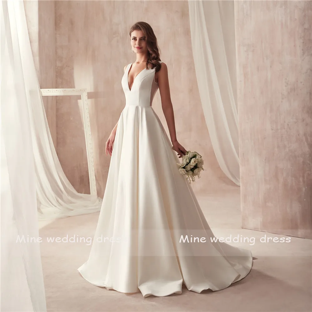 Знаменитое дизайнерское атласное свадебное платье с карманом v образным вырезом