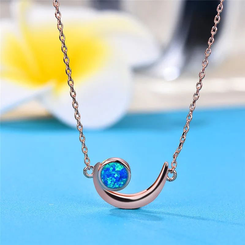 Женское Ожерелье в стиле бохо с маленькой подвеской виде Луны чокер из розового