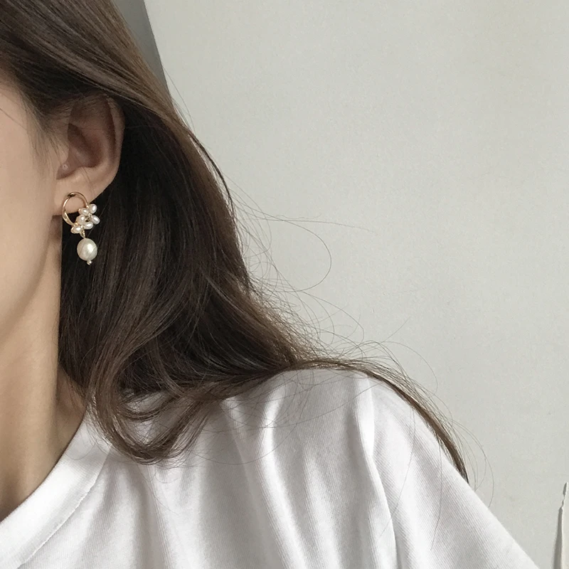 HUANZHI простые серьги-гвоздики из серебра S925 пробы с металлическим золотым медным покрытием и неровным круглым пресноводным жемчугом в виде цветочного венка